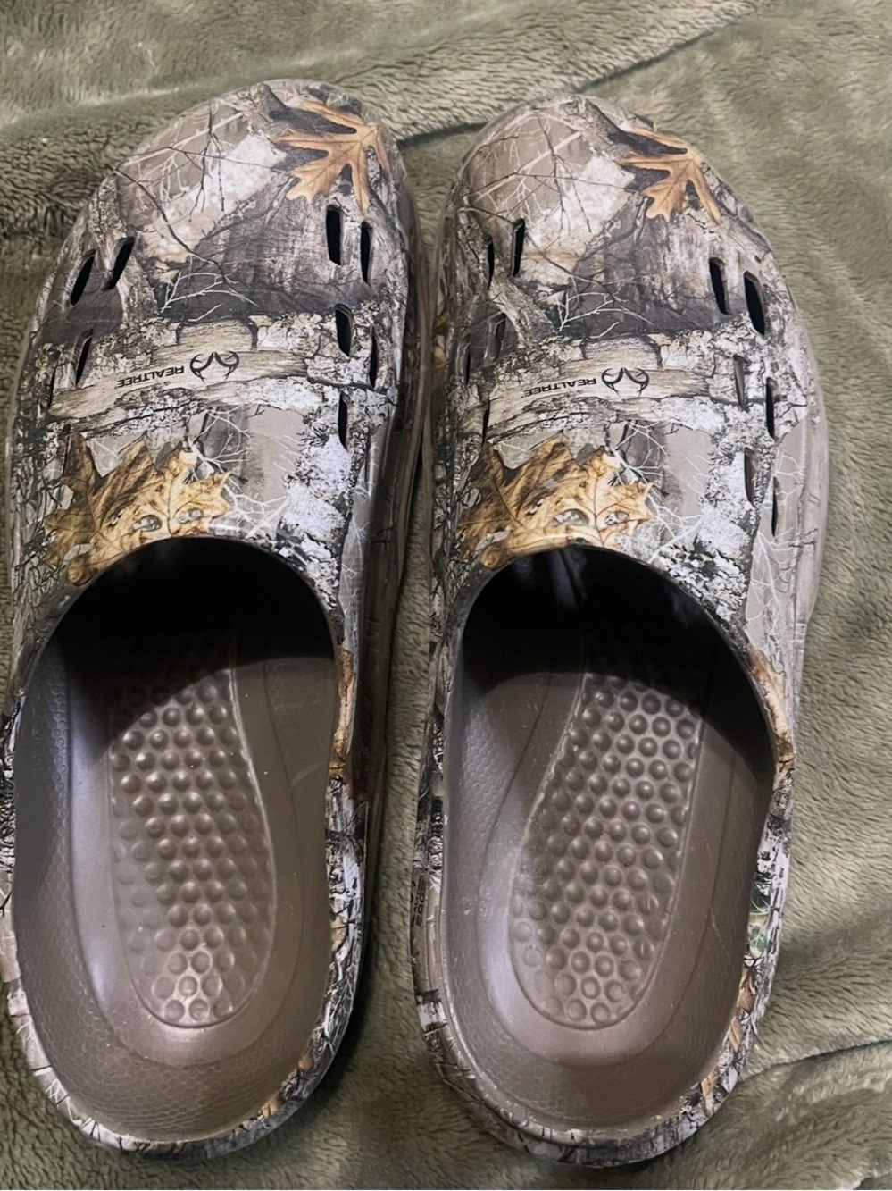 Realtree Camo Slip-On Clogs in Brown and Green Sz 8